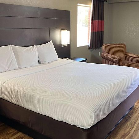 Days Inn By Wyndham Tupelo Kültér fotó