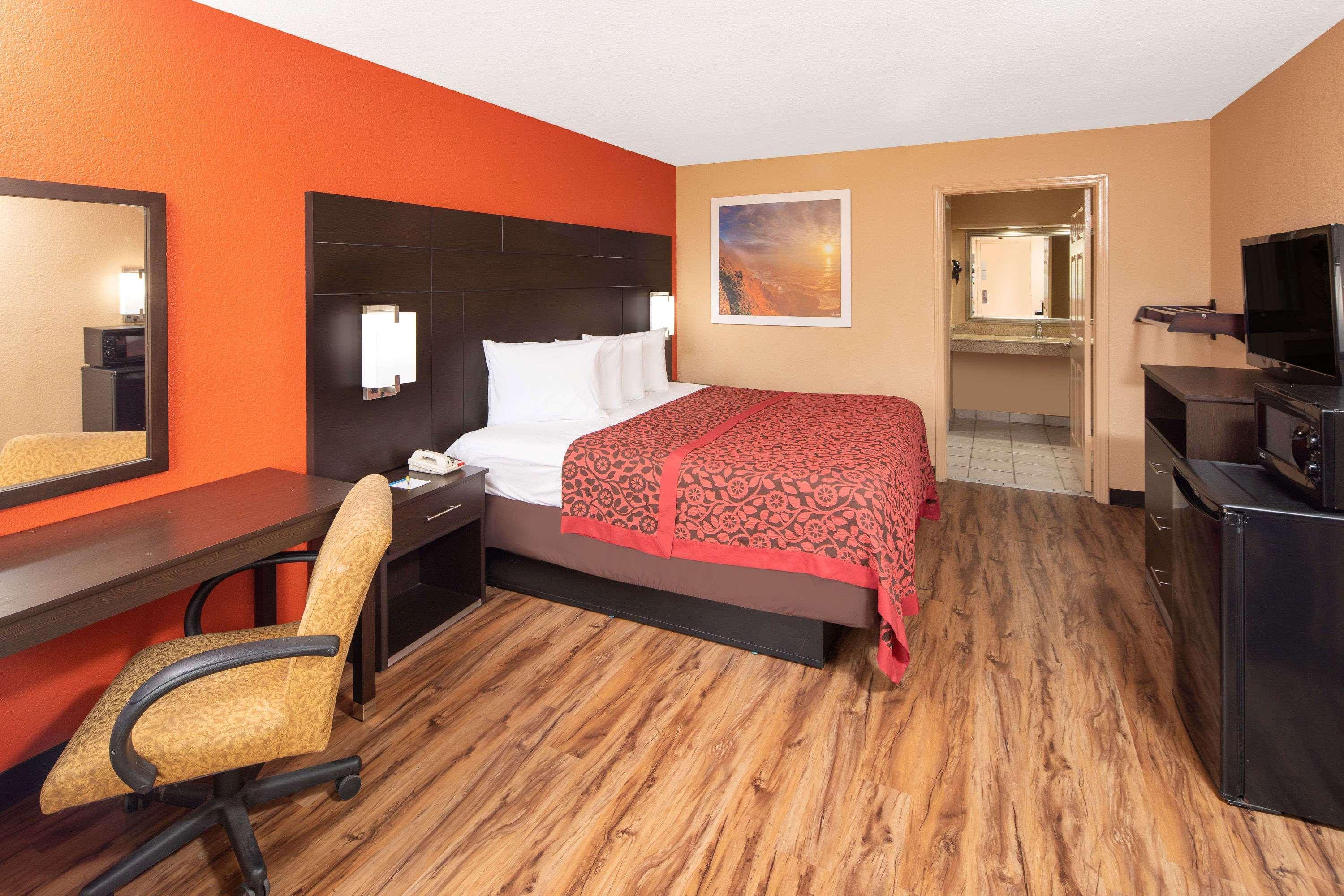 Days Inn By Wyndham Tupelo Kültér fotó