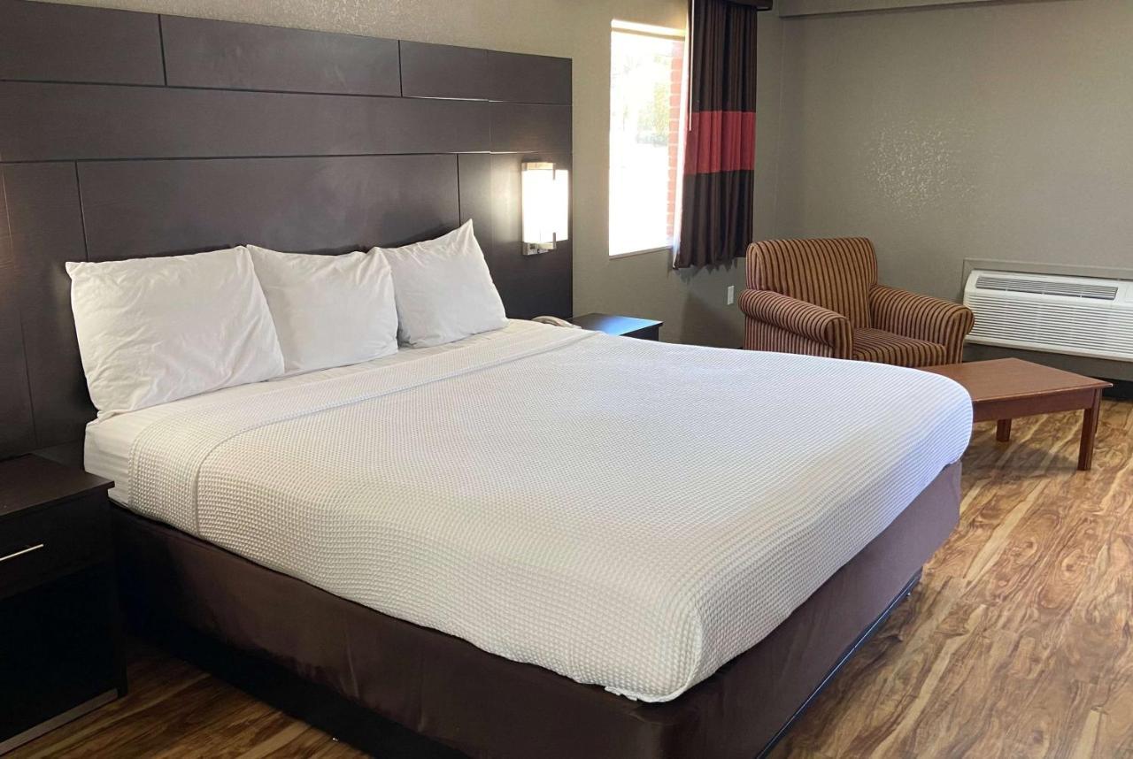 Days Inn By Wyndham Tupelo Kültér fotó