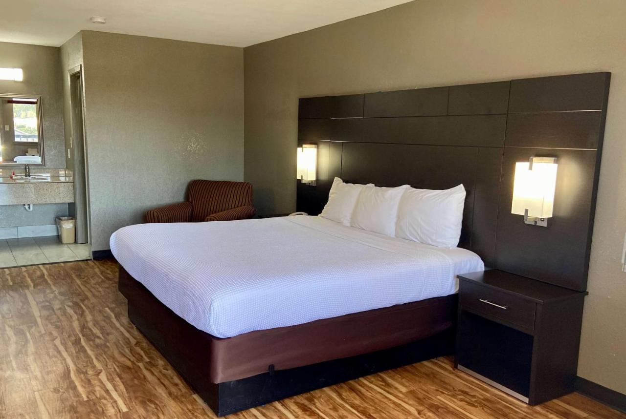 Days Inn By Wyndham Tupelo Kültér fotó