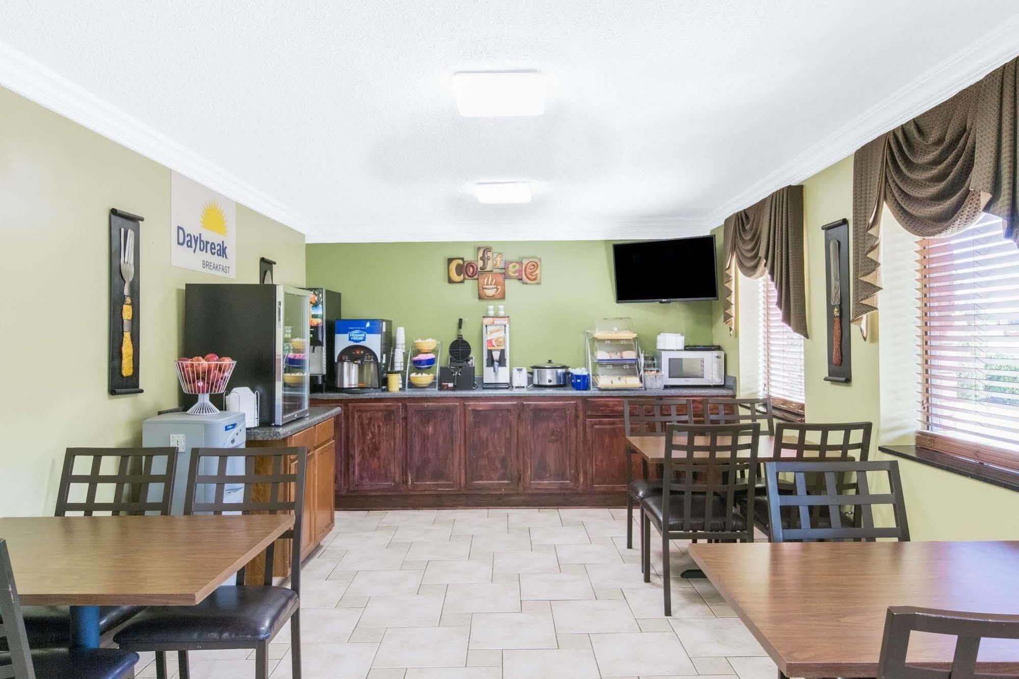 Days Inn By Wyndham Tupelo Kültér fotó