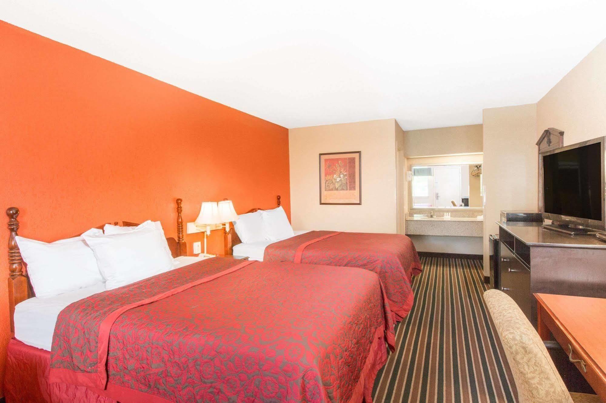 Days Inn By Wyndham Tupelo Kültér fotó