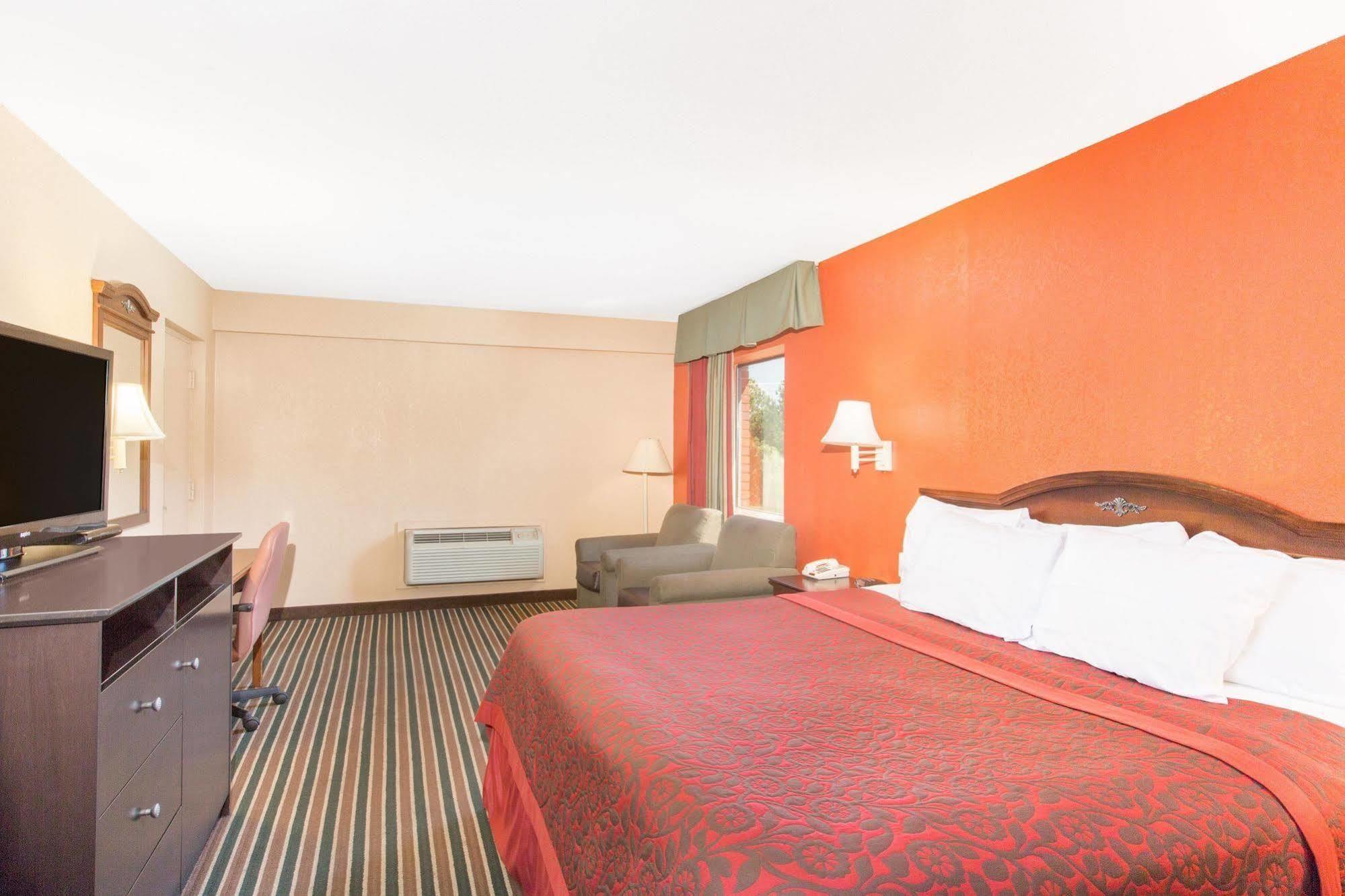 Days Inn By Wyndham Tupelo Kültér fotó
