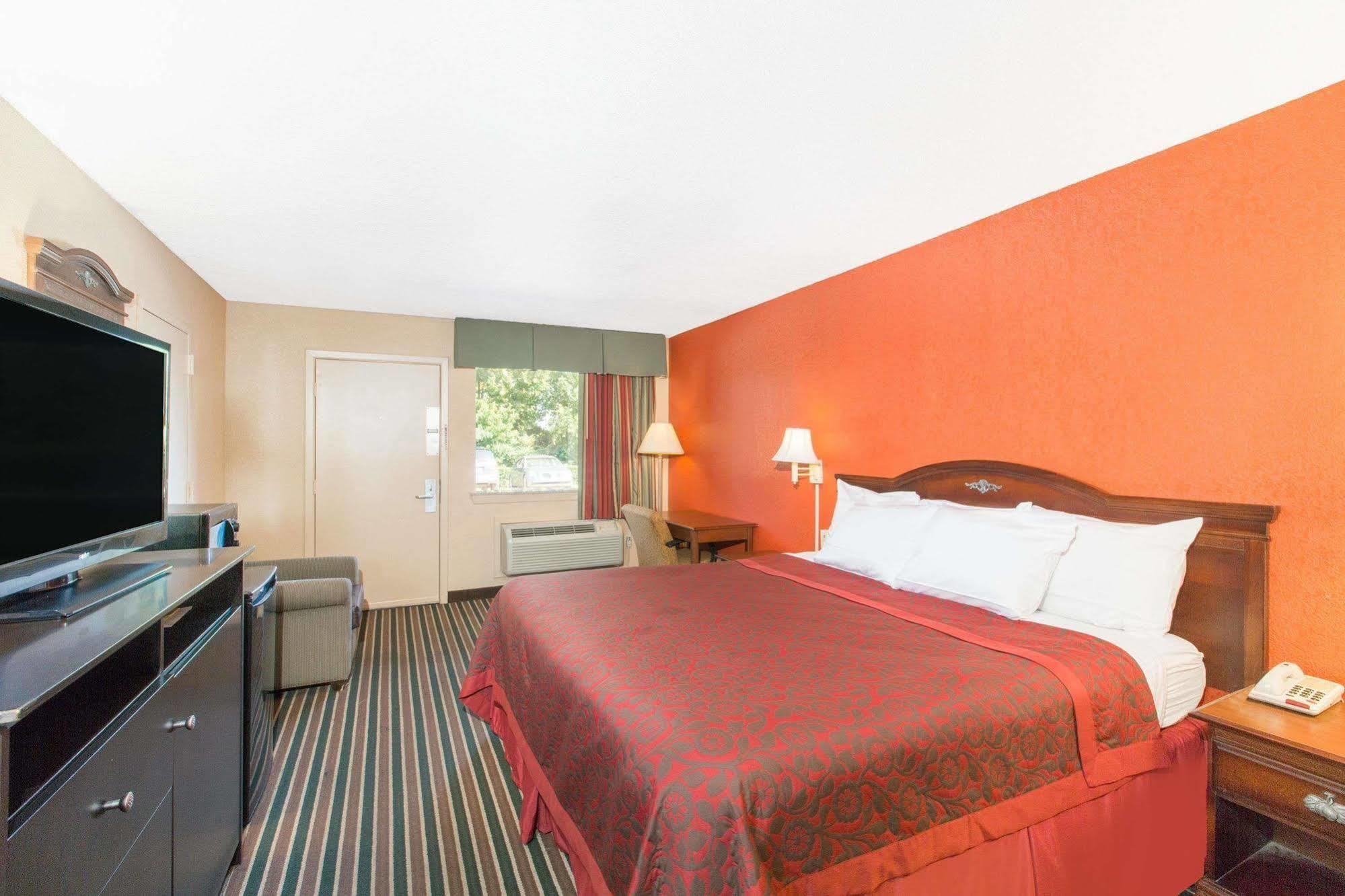 Days Inn By Wyndham Tupelo Kültér fotó