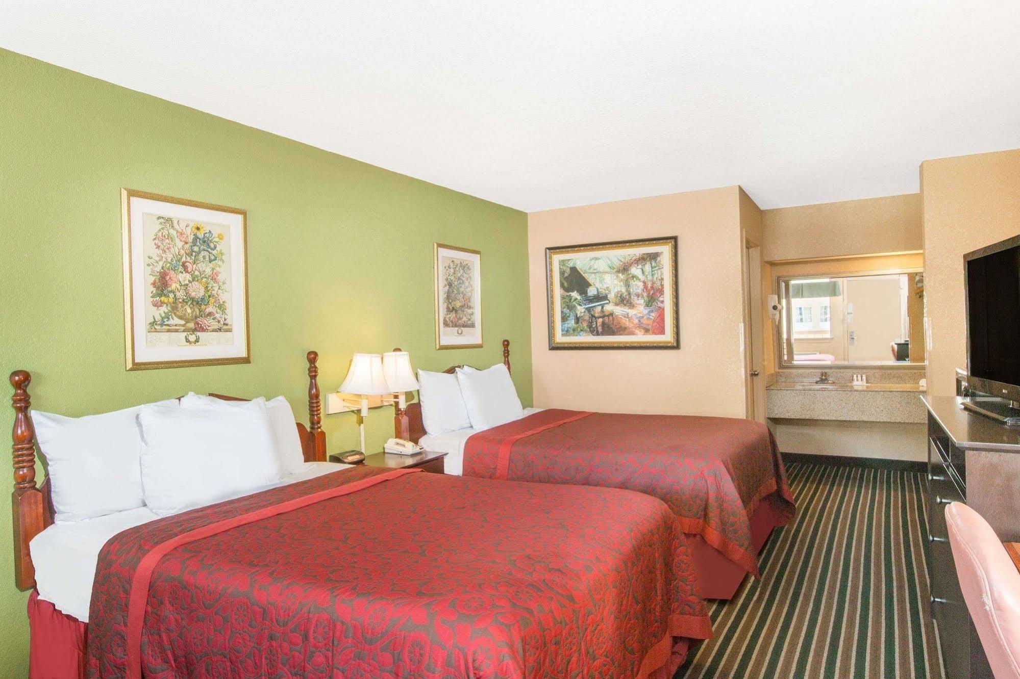 Days Inn By Wyndham Tupelo Kültér fotó